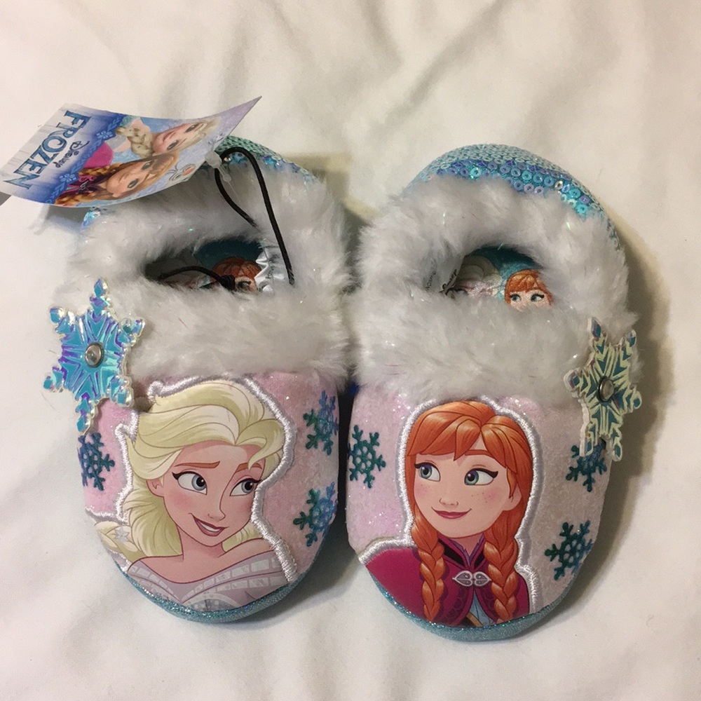 Frozen Elsa Slippers Size 5 - 6 NWT